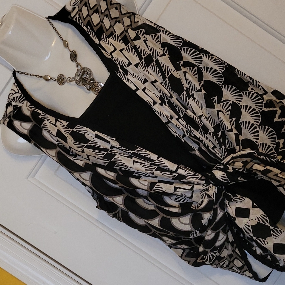 Colleen Lopez Black & White Open Front Drape Sleeveless Cardigan